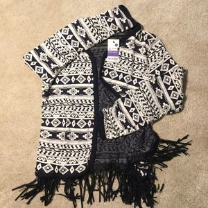 S/M NWT Classic Woman’s Patterned Fringe Cardigan